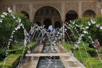 Aplankykite Alhambra